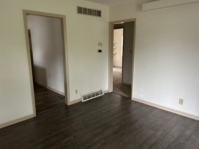 Building Photo - 808 N Sheridan St