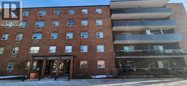 Building Photo - 3900 Wyandotte St E