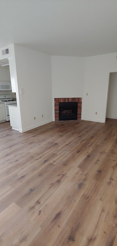 Building Photo - 468 E Cypress Ave