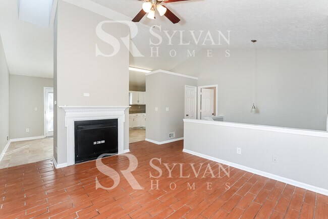 Building Photo - Welcome to this exquisite 5-bedroom, 2 spl...