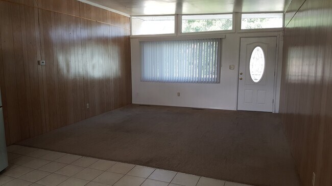 Building Photo - 3 bedroom 1 bath