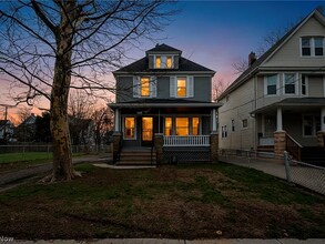 Building Photo - 651 E 115th St
