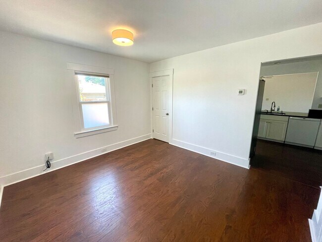 Foto del edificio - 2 bedroom Cottage in Walnut Creek