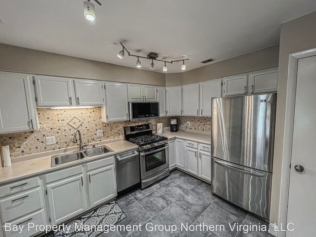 Building Photo - 2 br, 2.5 bath House - 3816B Steppes Ct