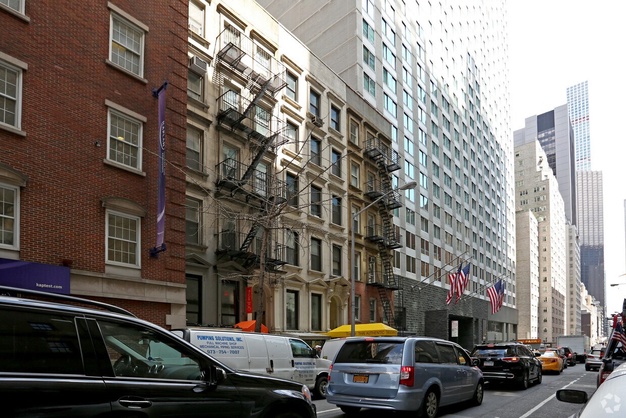Building Photo - 127 W 56th St