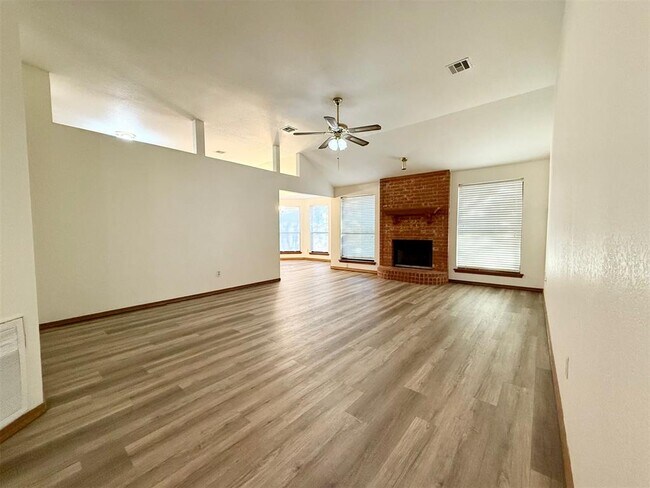 Building Photo - 405 Edwards Dr