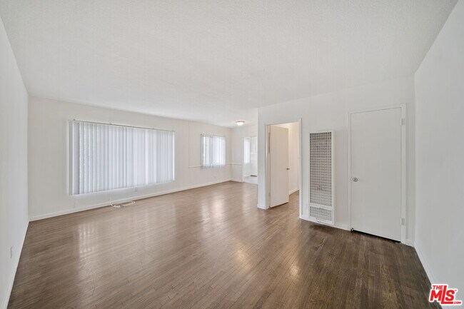 Foto del edificio - 2314 S Corning St