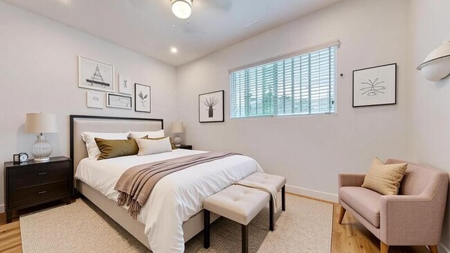 Photo - 1025-1027 W. 46th Street - 1025 Apartment