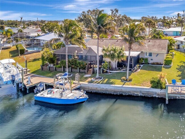 Foto del edificio - 10432 Sandpiper Rd W