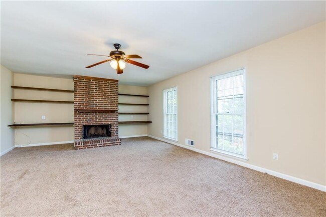 Building Photo - 2890 Carrollton Ct