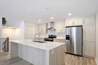 Building Photo - 359 Voyageur Pl