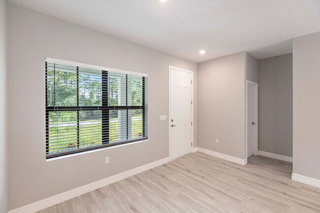 Foto del edificio - Brand New 4-Bedroom Gem with 2 Full Baths ...