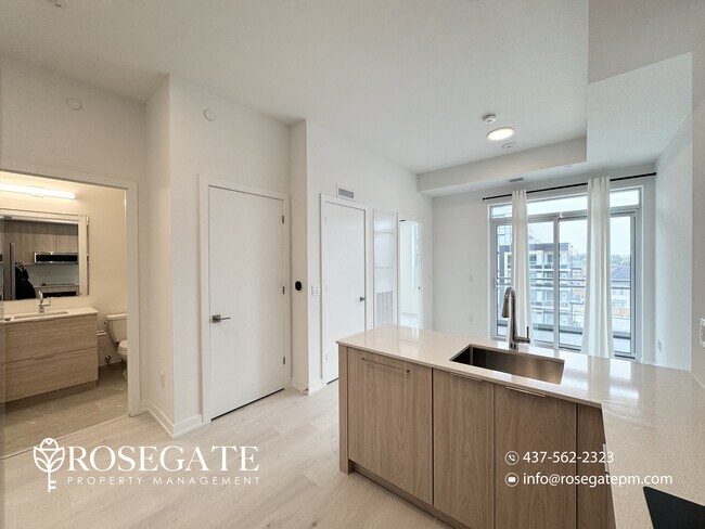 Photo du bâtiment - Modern 1-Bedroom Condo with Private Outdoor Space in Oakville