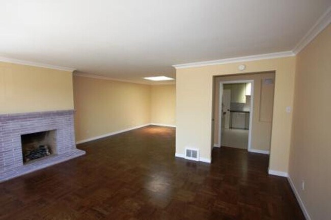 Building Photo - Charming 2-Bed, 2-Bath Home in University ...