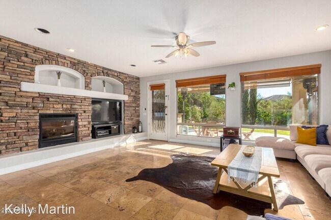 Building Photo - 5 br, 4.5 bath House - 4127 E. Pullman Rd