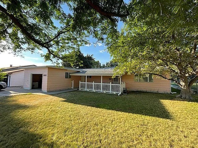Primary Photo - 800 E 10th St