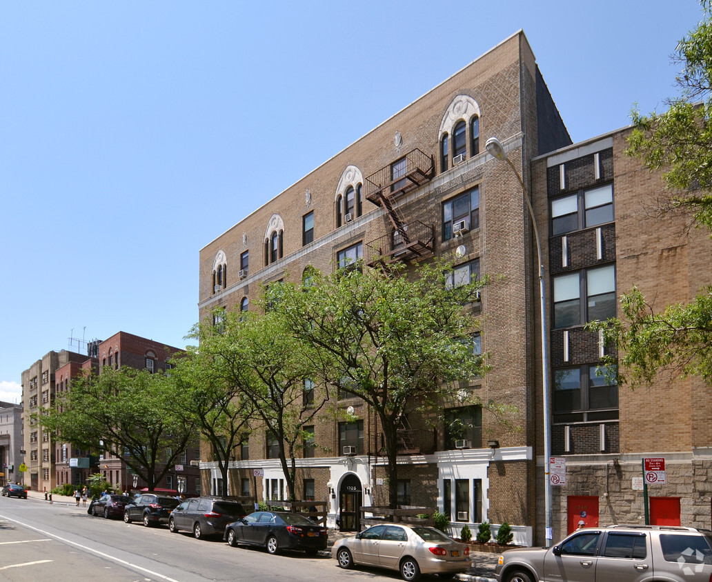 Building Photo - 1325 Grand Concourse