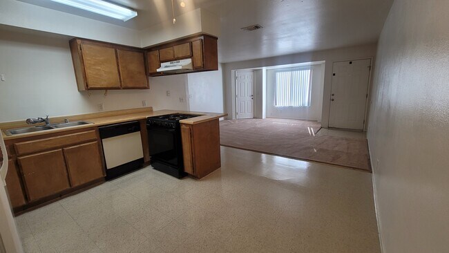 Cocina/Sala de estar - Norma Street Apartments