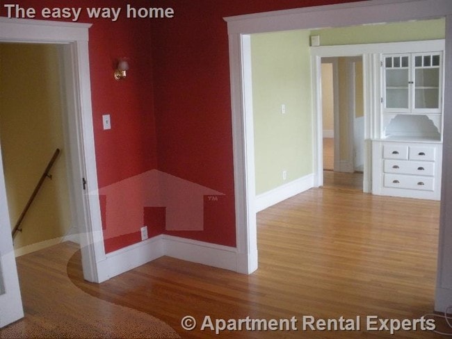 Building Photo - 118 College Ave