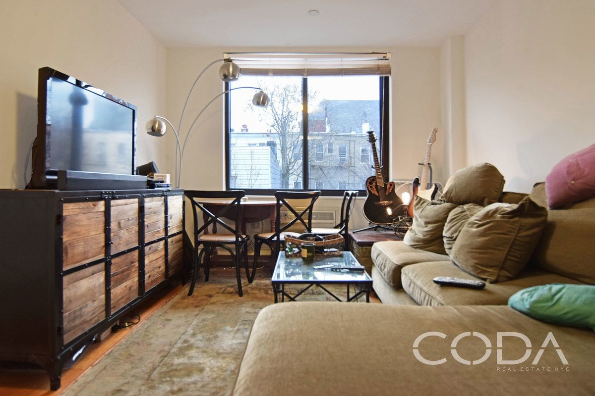 Foto principal - 924 Metropolitan Ave