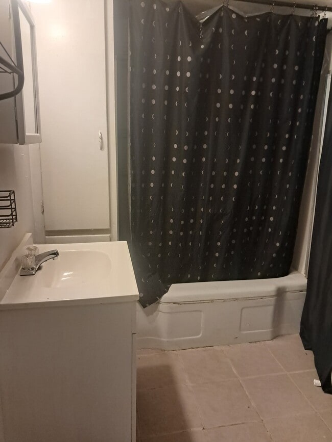 Building Photo - 2935 Oleander Ave