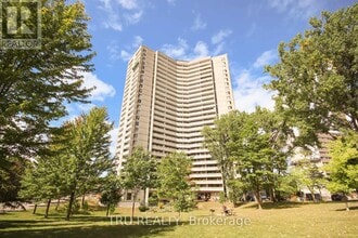 Building Photo - 1081-1081 Ambleside Dr
