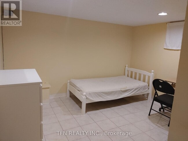 Building Photo - 82 Caines Ave