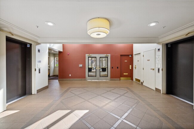 Building Photo - 555 10th St