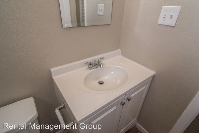 Building Photo - 1133 N Durham Dr