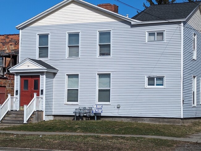 Building Photo - 16 Eagle St