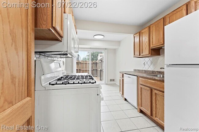 Building Photo - 15588 Dupage Blvd