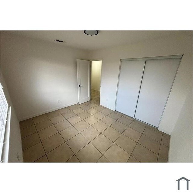Foto del edificio - 8848 Oleander Ave