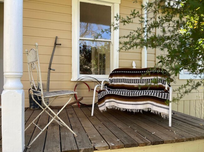 Building Photo - Lovely and spacious 1850’s ranch style hom...