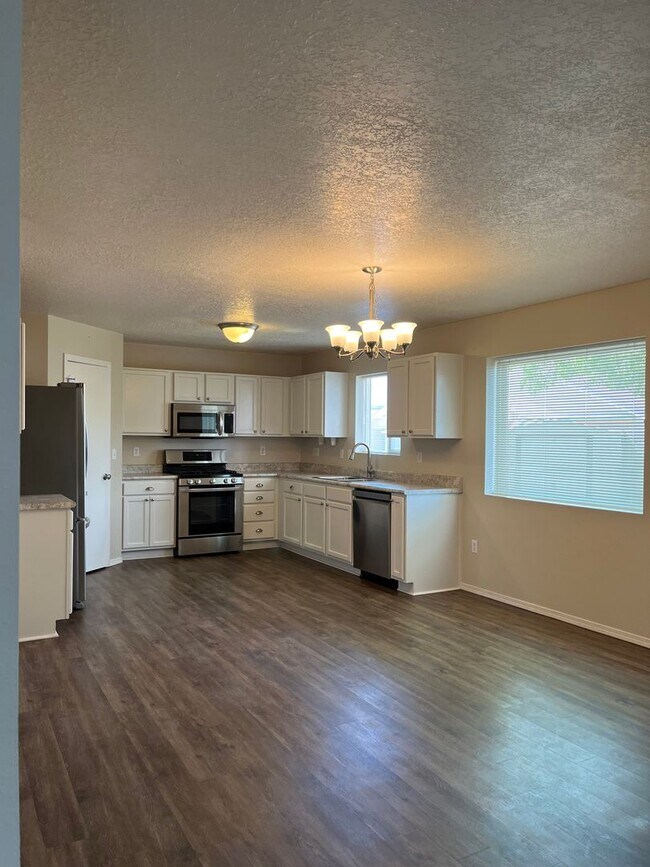 Foto del edificio - Fabulous 3 Bedroom Rental