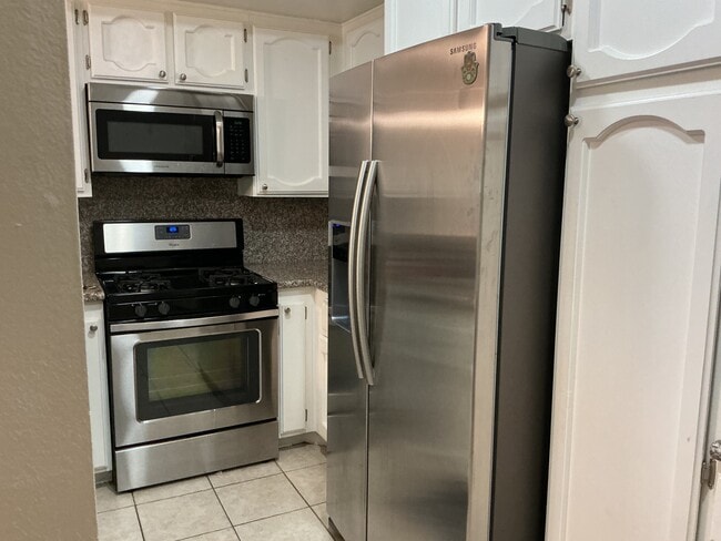 Building Photo - 21650 Burbank Blvd