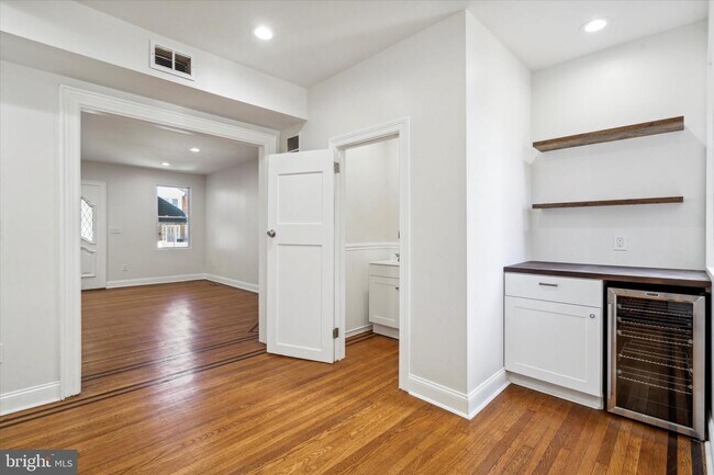 Building Photo - 6825 N 18th St