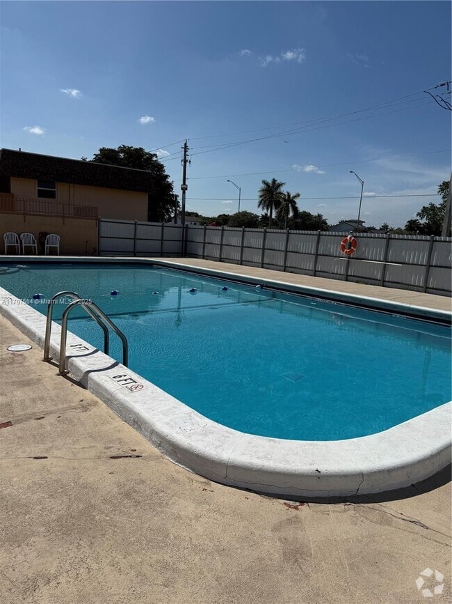Building Photo - 870 SW 129th Pl