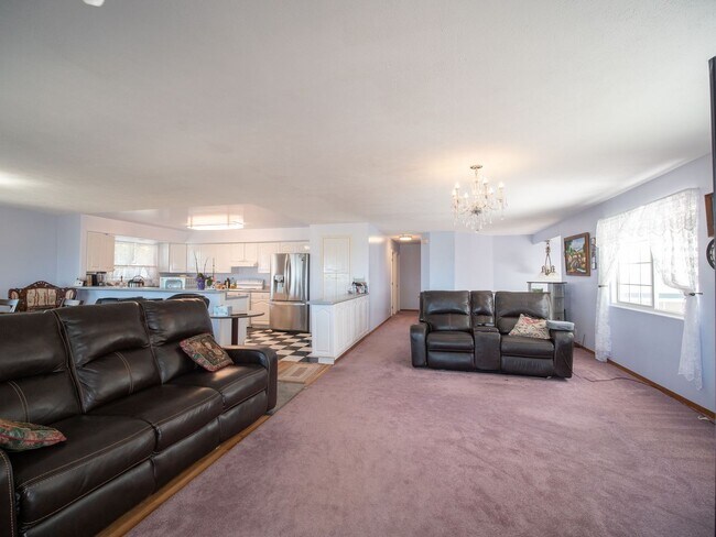 Foto del edificio - Luxury Maui Living in a Spacious Wailuku Showpiece