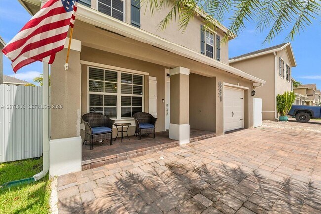 Foto del edificio - 537 NE 6th Ct