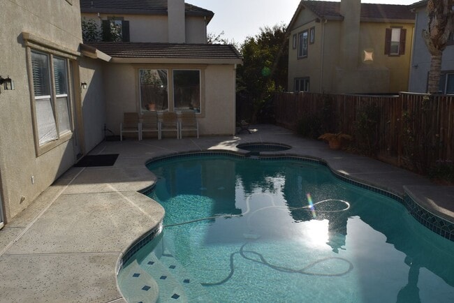 Building Photo - 2566 Greystone Dr