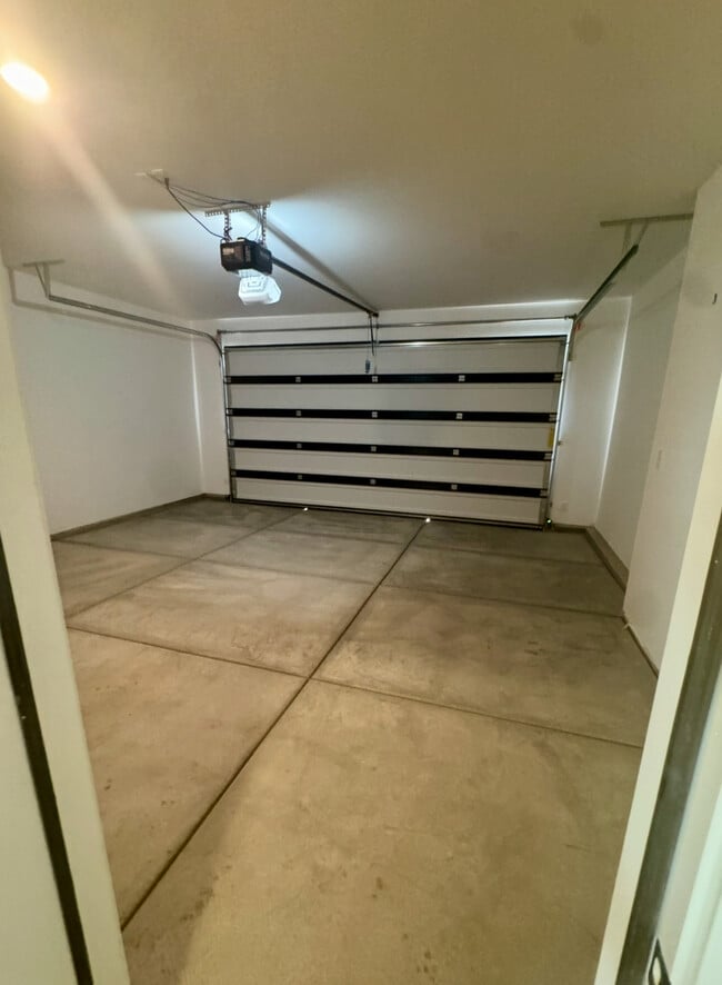 Building Photo - 5715 S Weehawken Ln