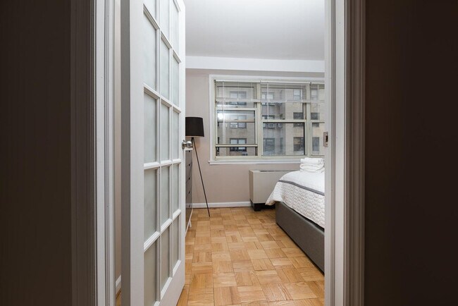 Foto del edificio - 240 E 81st St