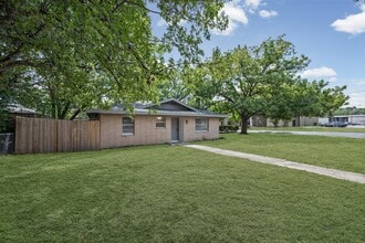 Building Photo - 2804 St Edwards Cir