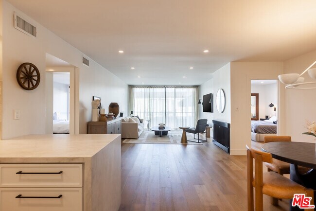 Foto del edificio - 1351 N Crescent Heights Blvd