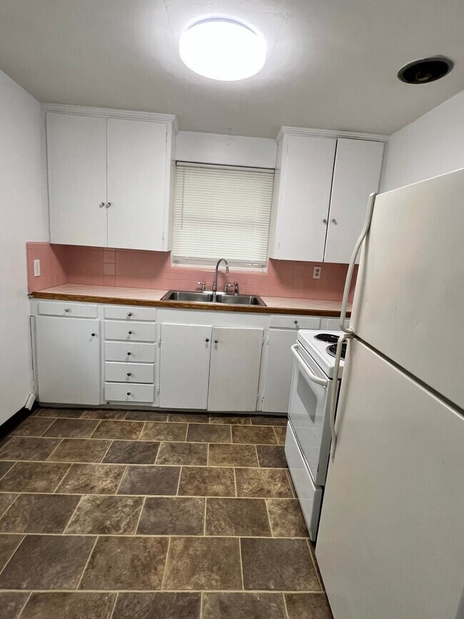 Foto del edificio - 824 Concord Rd