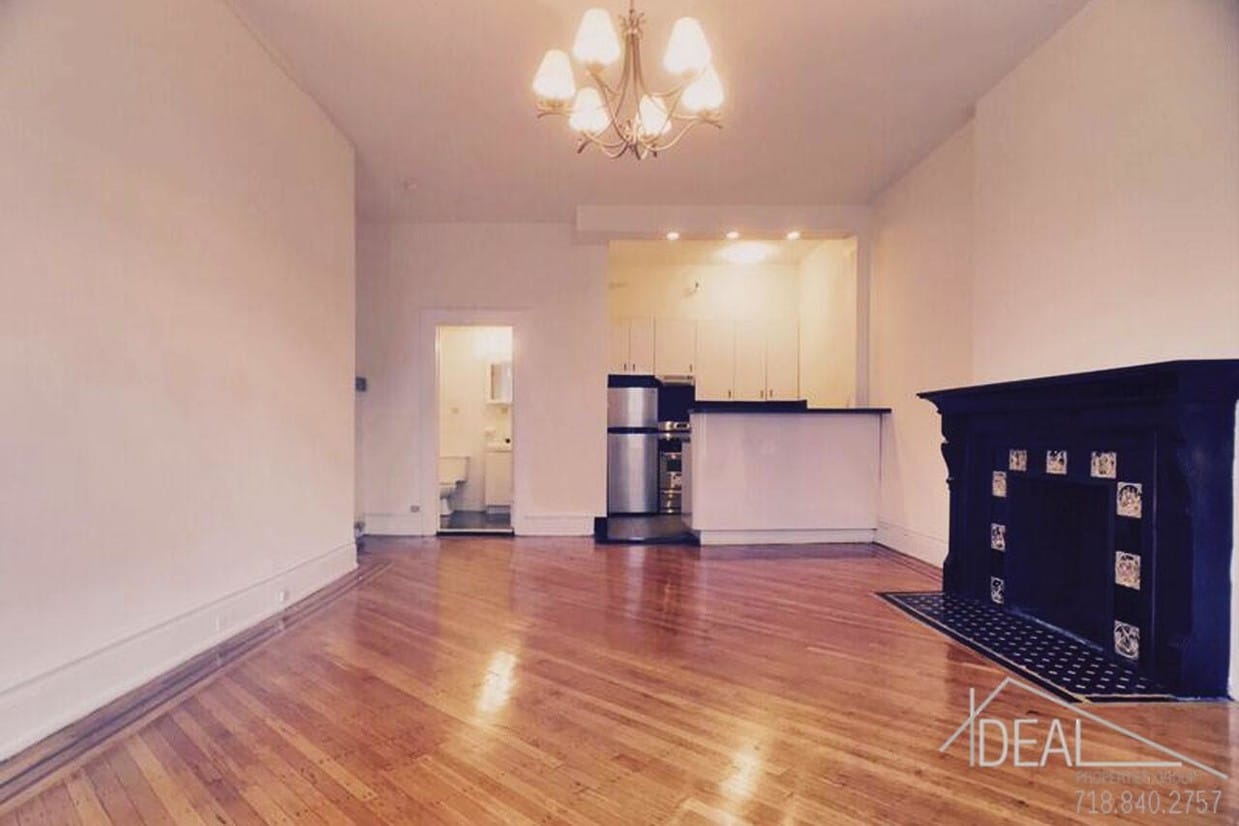 Primary Photo - 56 8th Ave