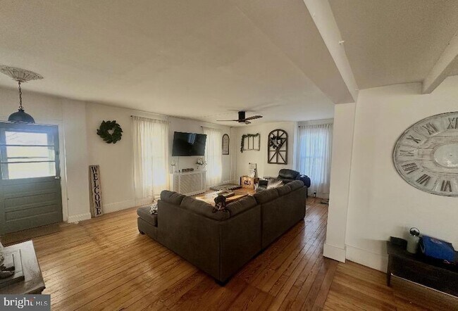 Foto del edificio - 567 Eldridges Hill Rd