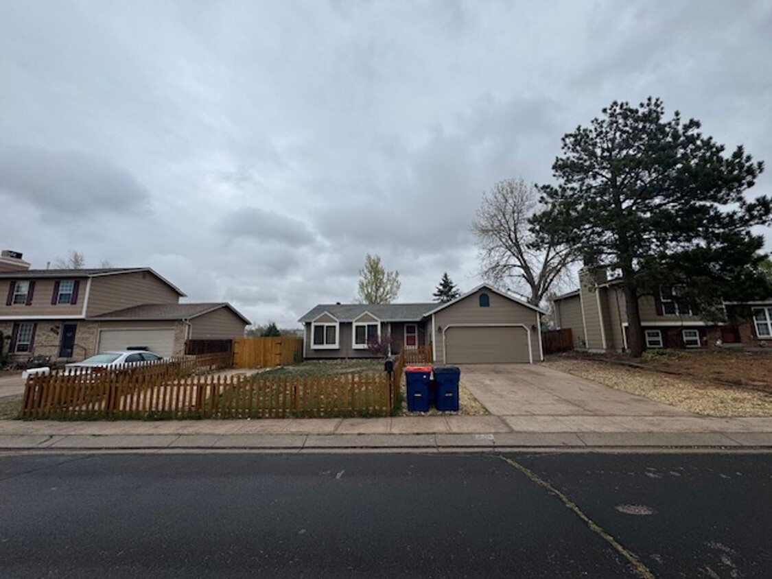 Building Photo - Spacious, Updated 5BD Home with Majestic V...
