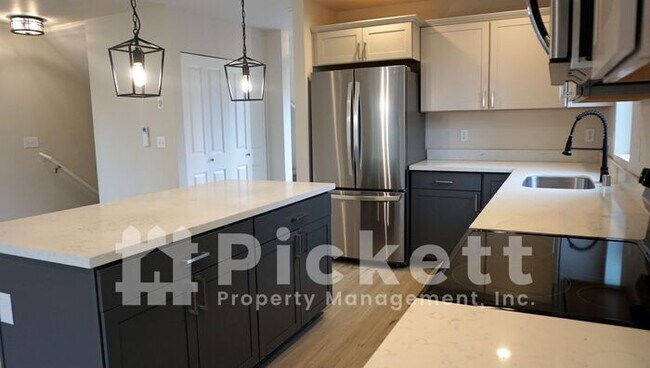 Foto del edificio - 3 Bedroom East Bremerton Home Near Lions Park