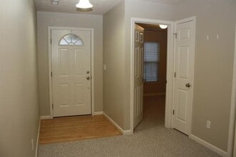 Building Photo - CUTE 3 BEDROOM IN COLONY PINES